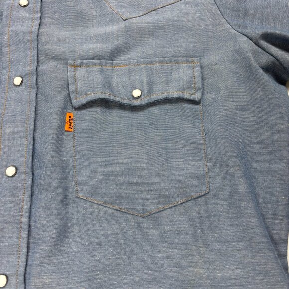 Vintage Levi's Mens Chambray Pearl Snap Shirt Blue Sz L Orange Tab Western Read! - Picture 2 of 7